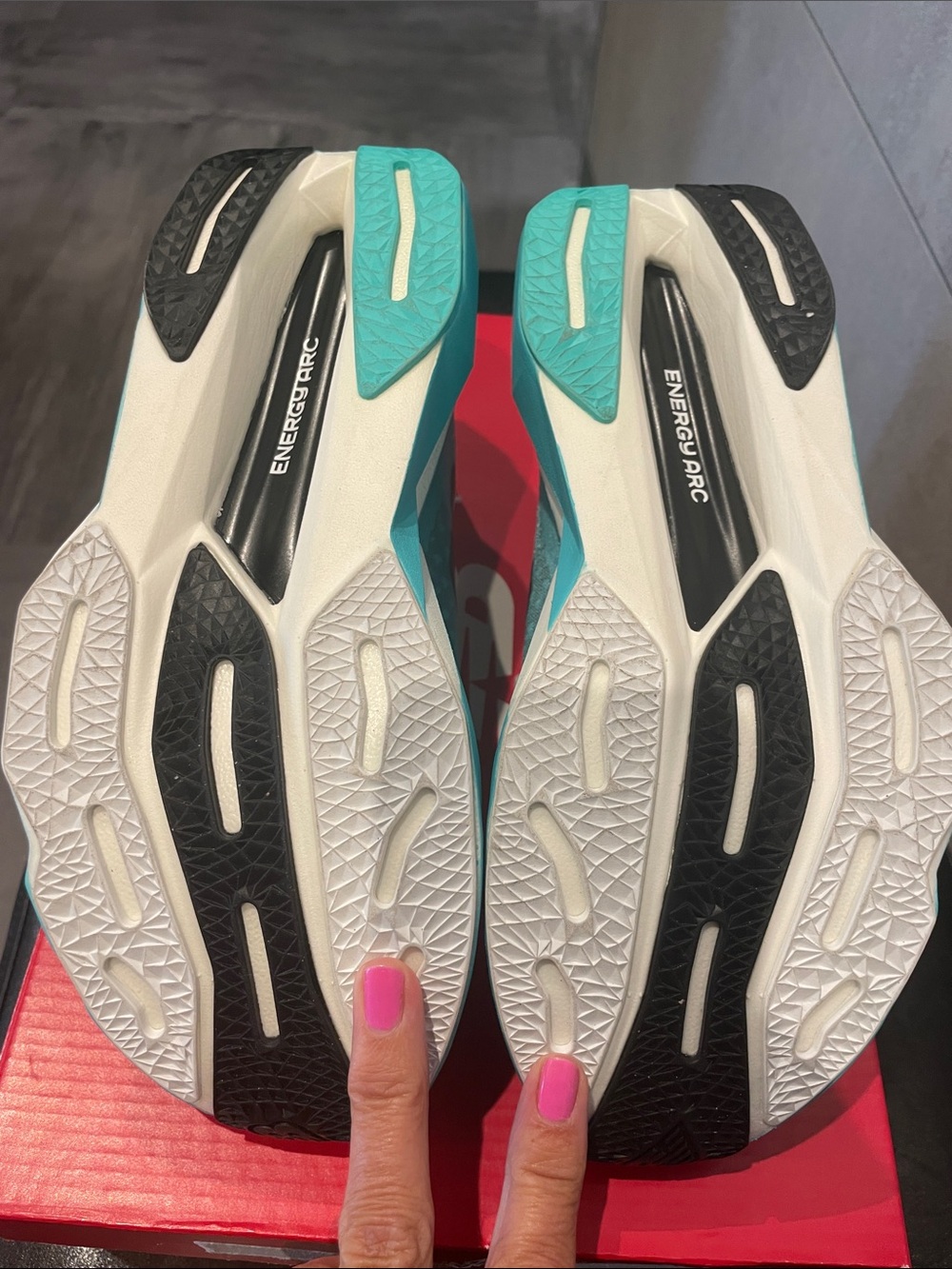 New Balance Women's FuelCell SuperComp Elite running shoe size 8.5 B - Picture 6 of 7